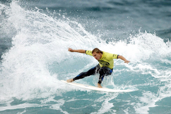 Pro surfer Chris Davidson at the 2003 Billabong Pro in Baico, Spain.