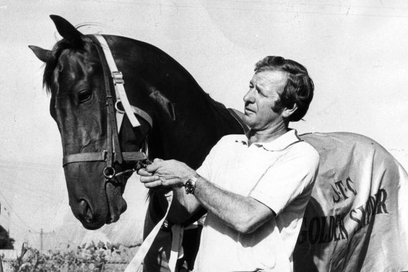 Max Lees with Luskin Star after his Golden Slipper win in 1977.