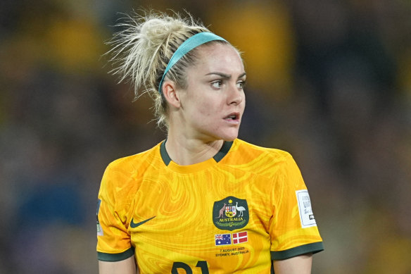 Headbands worn by soccer players, including Australia’s Ellie Carpenter, are actually medical gauze.
