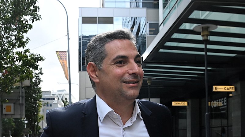 Council staff launch legal action against mayor over bullying allegations