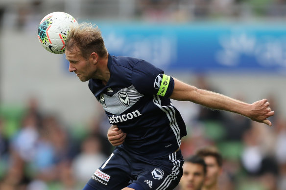 Ola Toivonen heads the ball. 