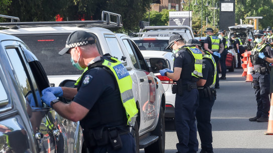 Police stop motorists travelling from NSW earlier this month at a checkpoint in Wodonga on the Victoria-NSW border.