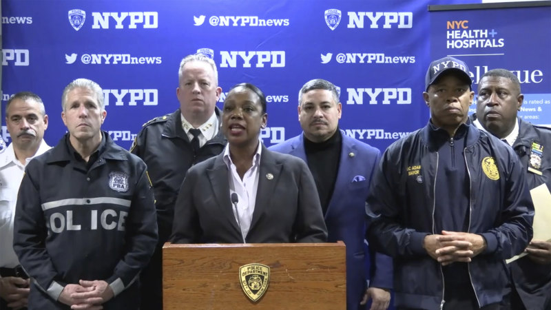 New York polisi yılbaşı etkinliğinde palalı saldırıda yaralandı