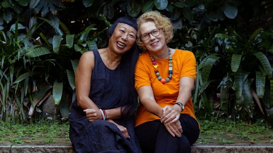 Lindy Lee and Liz Ann Macgregor: “Liz Ann is capable of showing a
very soft, genuine sense of care for
something that’s bigger than art or her career.”