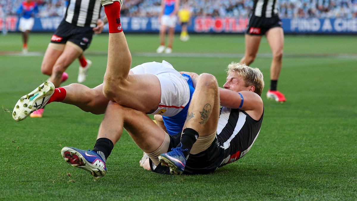 AFL news 2026: Melbourne star Brody Mihocek stretchered off ...
