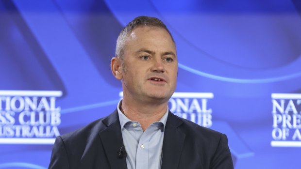 Simon Holmes à Court addressing the National Press Club in February 2022.