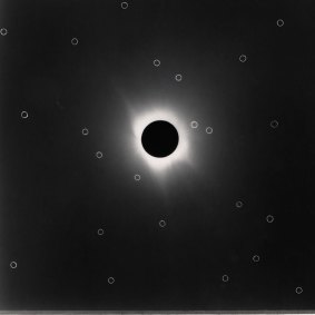 An Einstein plate showing the eclipse totality. The circles denote the positions of stars around the edge of the Sun.