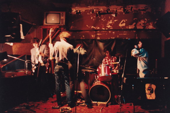 The Lighthouse Keepers play the Strawberry Hills Hotel in 1983.