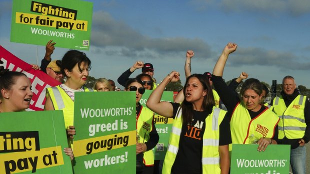 Woolworths strikes deal with union to end warehouse industrial dispute