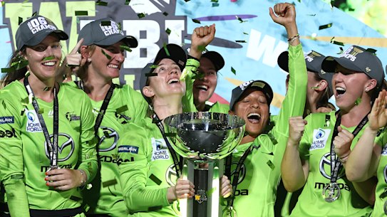 Sydney Thunder celebrate the 2020 WBBL title.