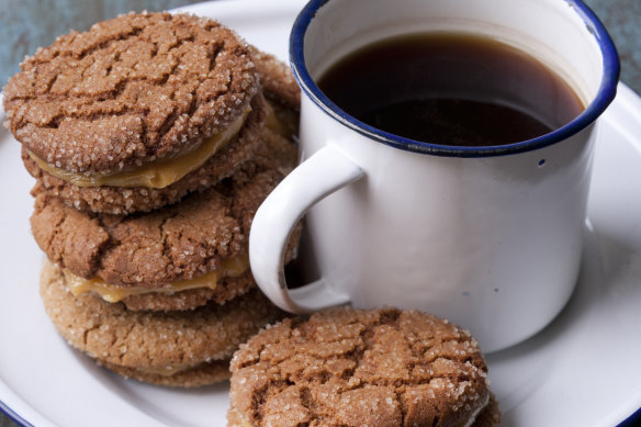 Ginger nut biscuits with butterscotch cream. 