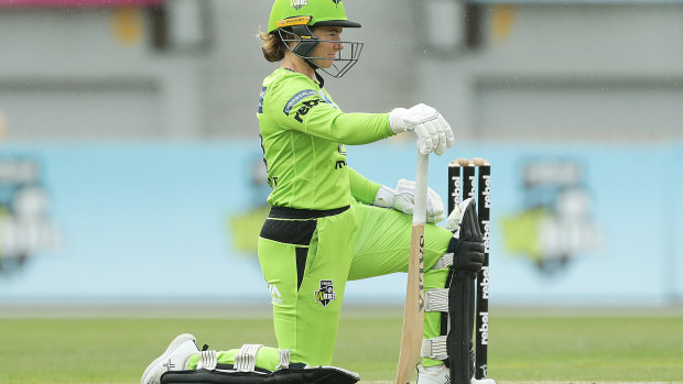 Tammy Beaumont of the Thunder takes a knee prior to the Women's Big Bash League WBBL match between the Melbourne Stars and the Sydney Thunder at North Sydney Oval, on October 26, 2020, in Sydney, Australia.