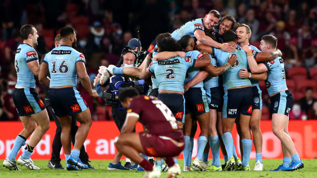 NSW players celebrate their series win at Suncorp in 2021.