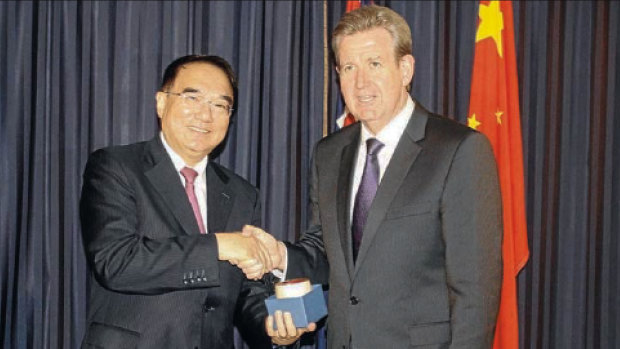 Secretary of the Liaoning province Wang Min with then-premier of NSW Barry O'Farrell at the signing ceremony in 2012.