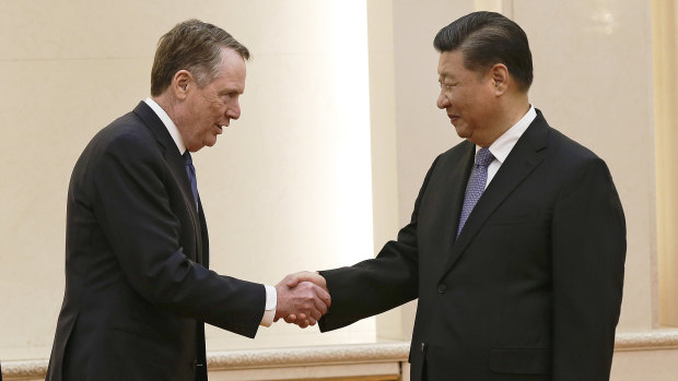 U.S. Trade Representative Robert Lighthizer, centre, shakes hands with Chinese President Xi Jinping.