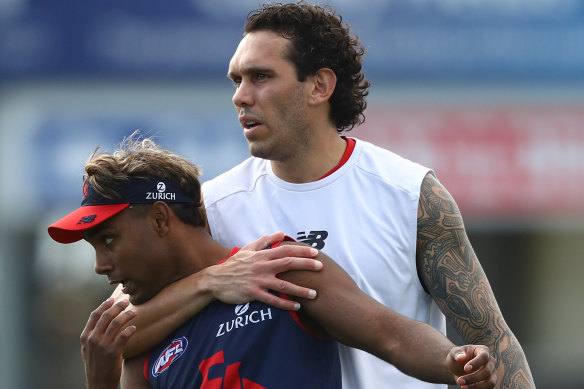 Bennell wrestles with Kysaiah Pickett.