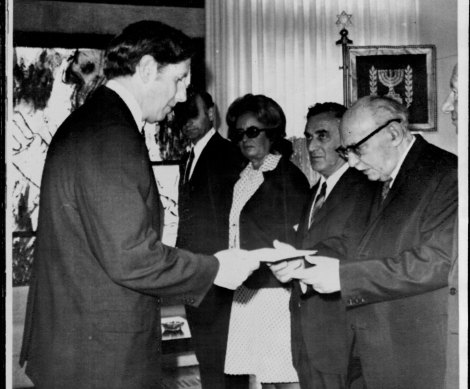 Dalrymple (left) presents his credentials to Israel’s then president Zalman Shazar (right) to become Australia’s ambassador in 1972. 