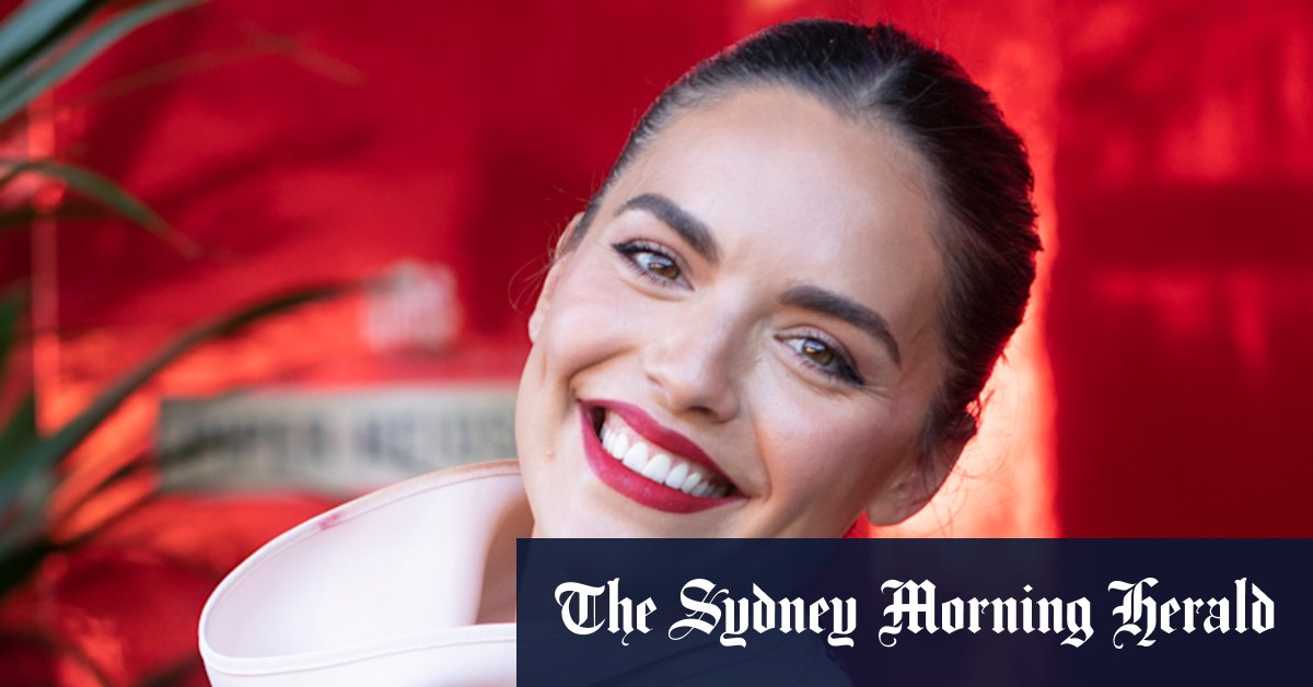 Names in lights as more stars join Labor campaign