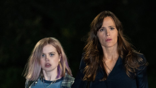 Angourie Rice and Jennifer Garner in The Last Thing He Told Me.