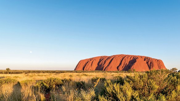 From the monolith in the Utah desert to Uluru: a monolithic mangling of ...