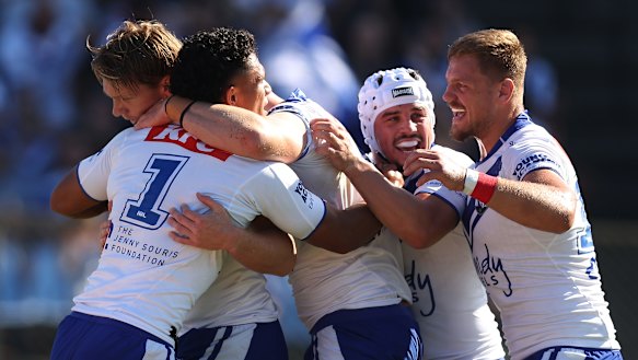 The Bulldogs celebrate Hayze Perham’s first try.