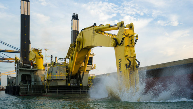 The 72-metre long Magnor dredge is the biggest backhoe in the world.