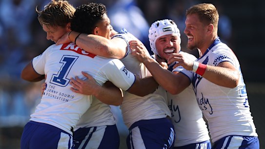 The Bulldogs celebrate Hayze Perham’s first try.