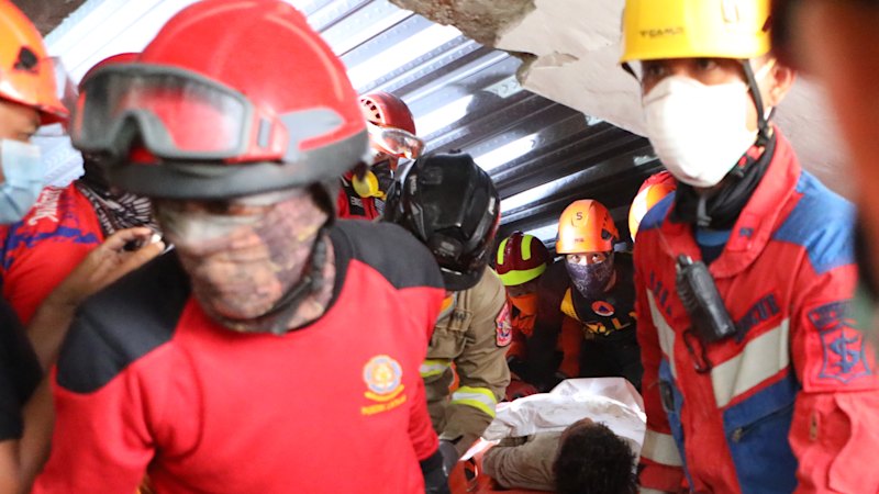 Indonesia School Collapse: Officials Fear Time Is Running Out for D...