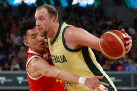 Joe Ingles drives to the basket against China.