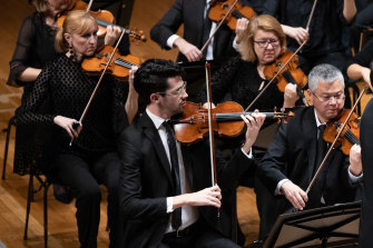 Harry Bennetts stepped out of his usual role as Associate Concertmaster and performed as soloist alongside Shefali Pryor, typically the Sydney Symphony’s Associate Principal Oboe. 