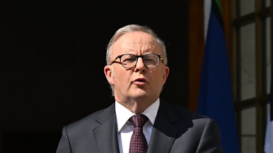 O primeiro-ministro australiano, Anthony Albanese, está convocando uma comissão real sobre o anti-semitismo e a coesão social, após três semanas de apelos para que o faça.