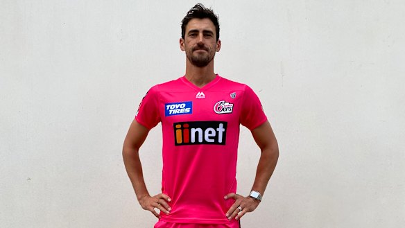 Mitchell Starc will return to the BBL with Sydney Sixers in January.