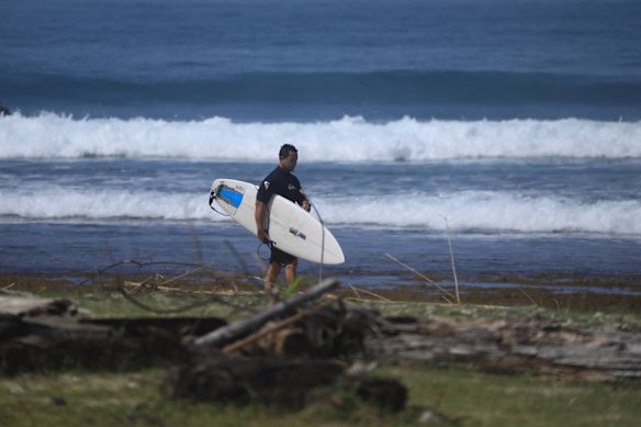 Geraldton shark attack: Glenfield Beach closed after man in his 50s ...