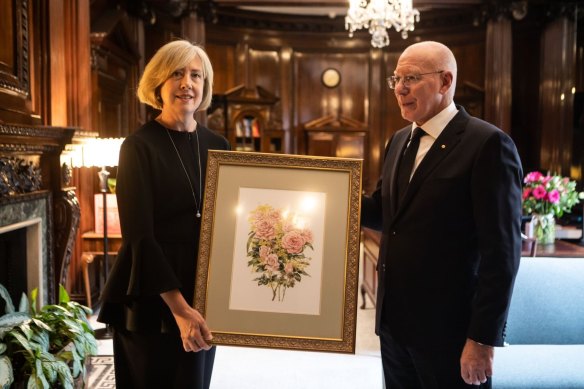 Lynette Wood, Australia’s acting high commissioner to the UK, is presented with a replica of a painting by Australian diplomat Heidi Venamore given to the Queen by Governor-General David Hurley (right).