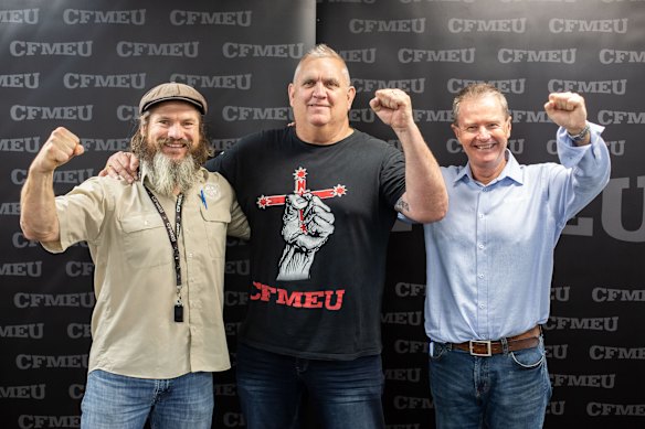 A ex-secretária de Estado adjunta do CFMEU, Jade Ingham, o presidente Royce Kupsch e o secretário Michael Ravbar em 2020.