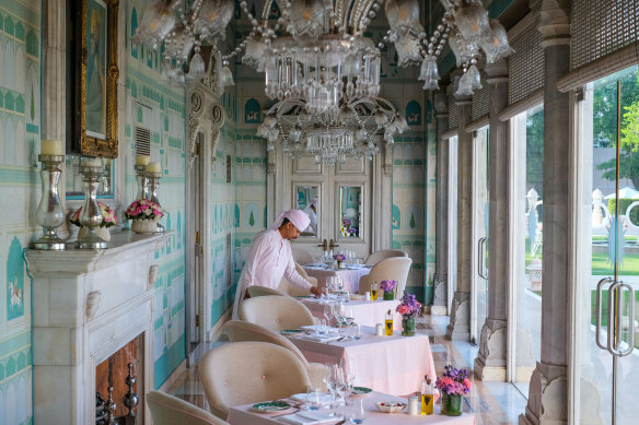 The Colonnade, which takes its name from its architecture, is a glorious spot for breakfast, high tea and all day dining.