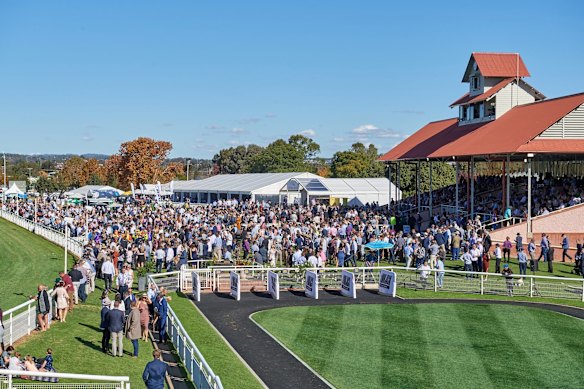 Racing returns to Wagga Wagga on Monday.