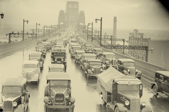 Bumper-to-bumper on the Sydney Harbour Bridge in 1937.