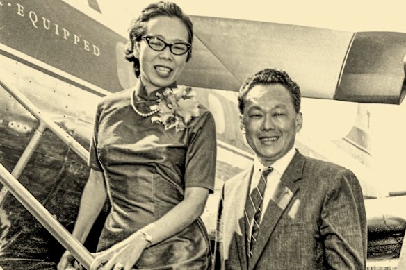 Singapore’s PM, Lee Kuan Yew, and first lady, Kwa Geok Choo, at Sydney airport in 1965.