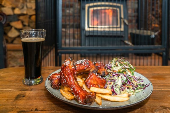 Fireside food at the SIlverstream Hotel, Kimbell.