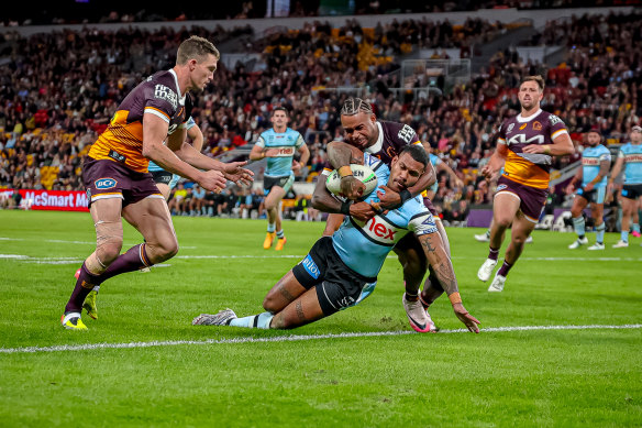 Sione Katoa scores for the Cronulla Sharks against the Brisbane Broncos.