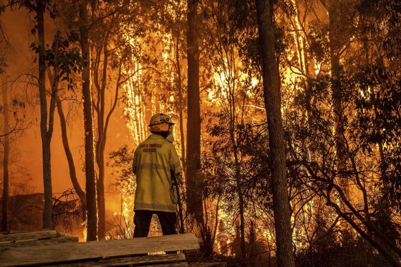 The Wooroloo and Margaret River fires stretched fiirefighting resources during the summer of 2021-22.