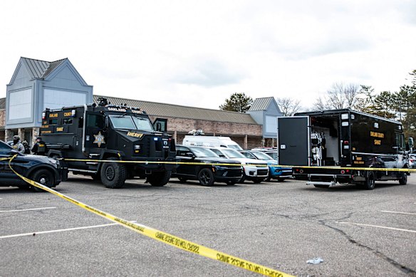 Police outside the Temple Israel Synagogue.