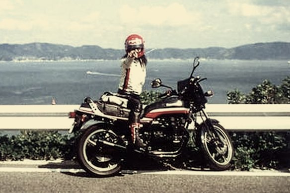 An undated snap from Sanae Takaichi’s own online album simply captioned: “On beloved Z400GP”.