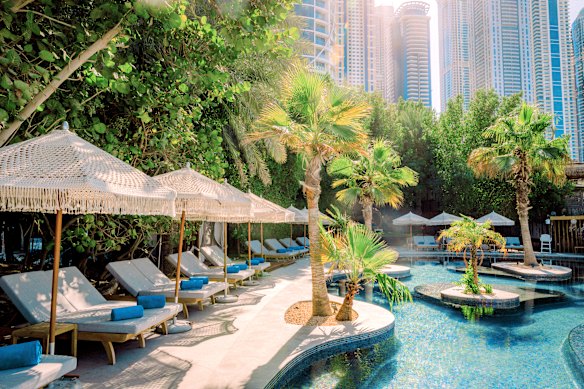 Dubai oasis: Barasti, Le Meridien Mina Syahi.
