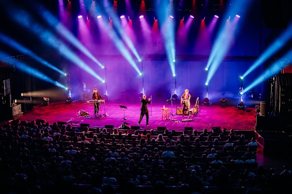 Matt Berninger (The National) in full flight. The audience is being indulged, not the artist. 