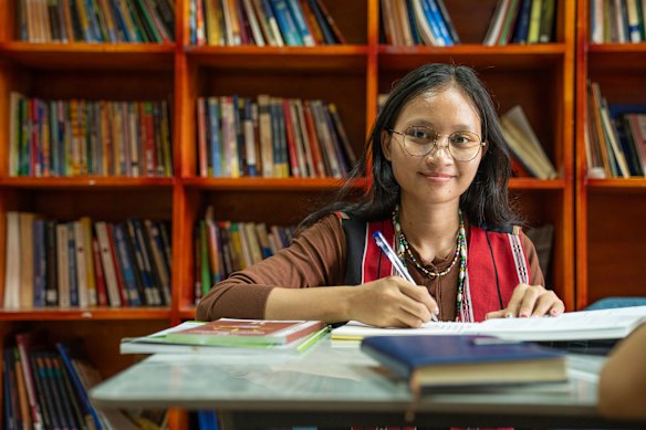 Kary espera um dia se tornar jornalista.