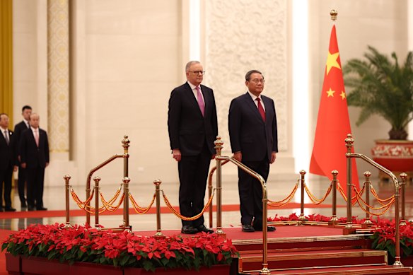 O primeiro -ministro Anthony Albanese e o primeiro -ministro chinês Li Qiang em Pequim em julho.