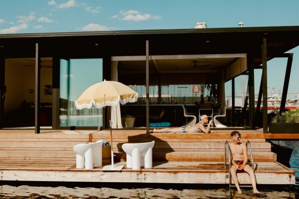 Cali retro vibes on the Gippsland Lakes waterfront at Idle Lake House.