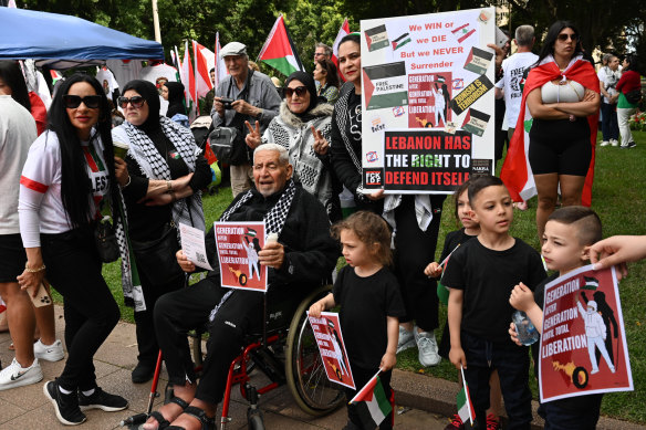 (From left) Sheda Hajaj, Rafah Chalabi, Nayef Hajaj, Siham Hajaj and other members of their family.